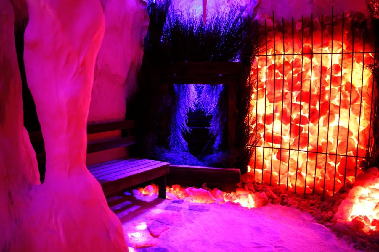 Hotel - Restauracja "Sloneczna" Jarocin Dış mekan fotoğraf