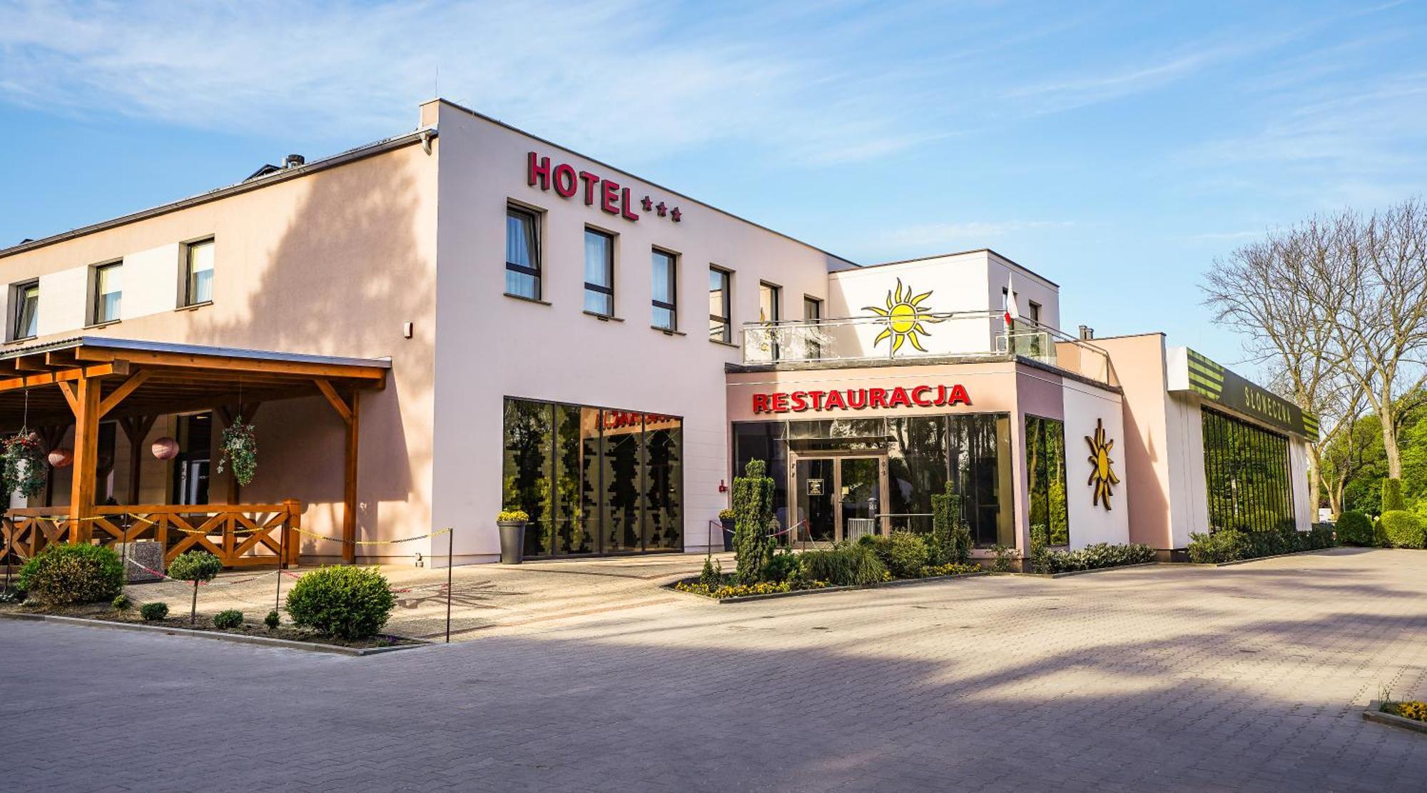 Hotel - Restauracja "Sloneczna" Jarocin Dış mekan fotoğraf