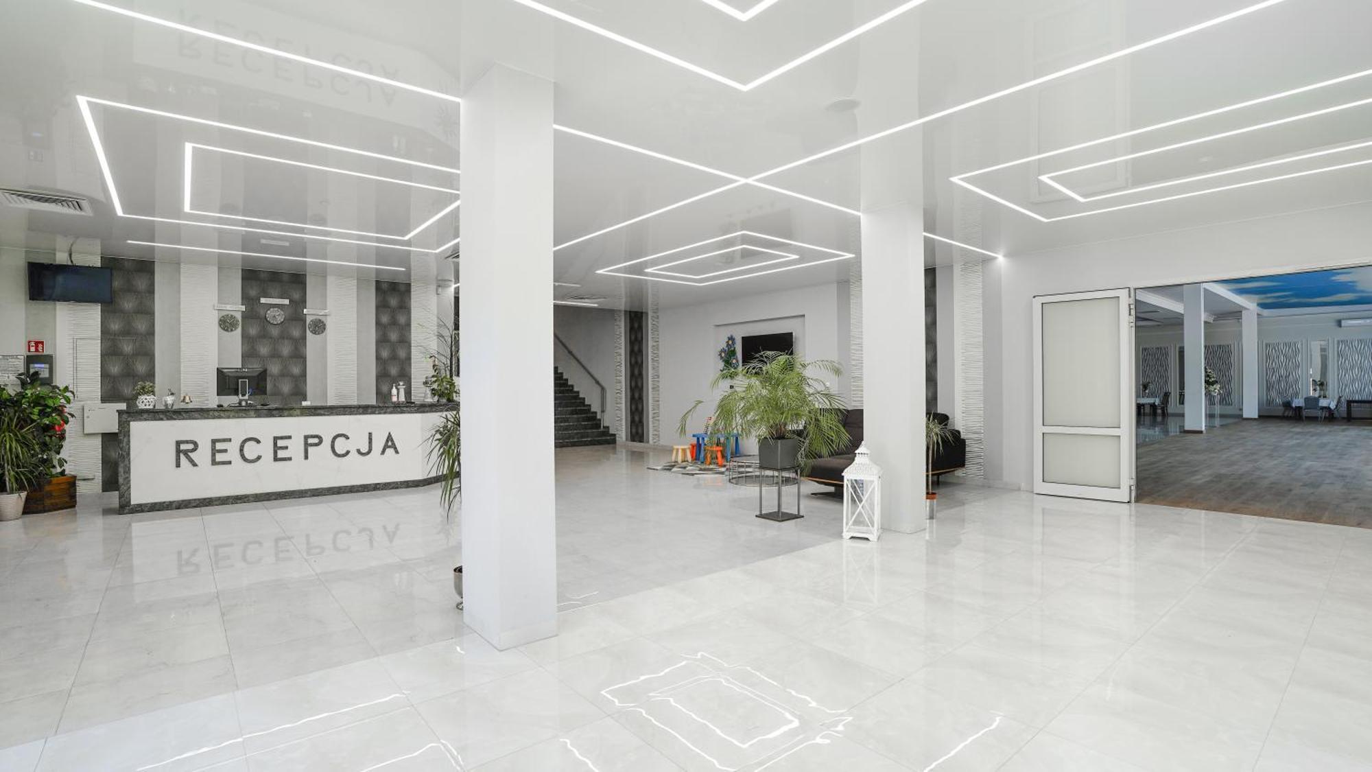 Hotel - Restauracja "Sloneczna" Jarocin Dış mekan fotoğraf