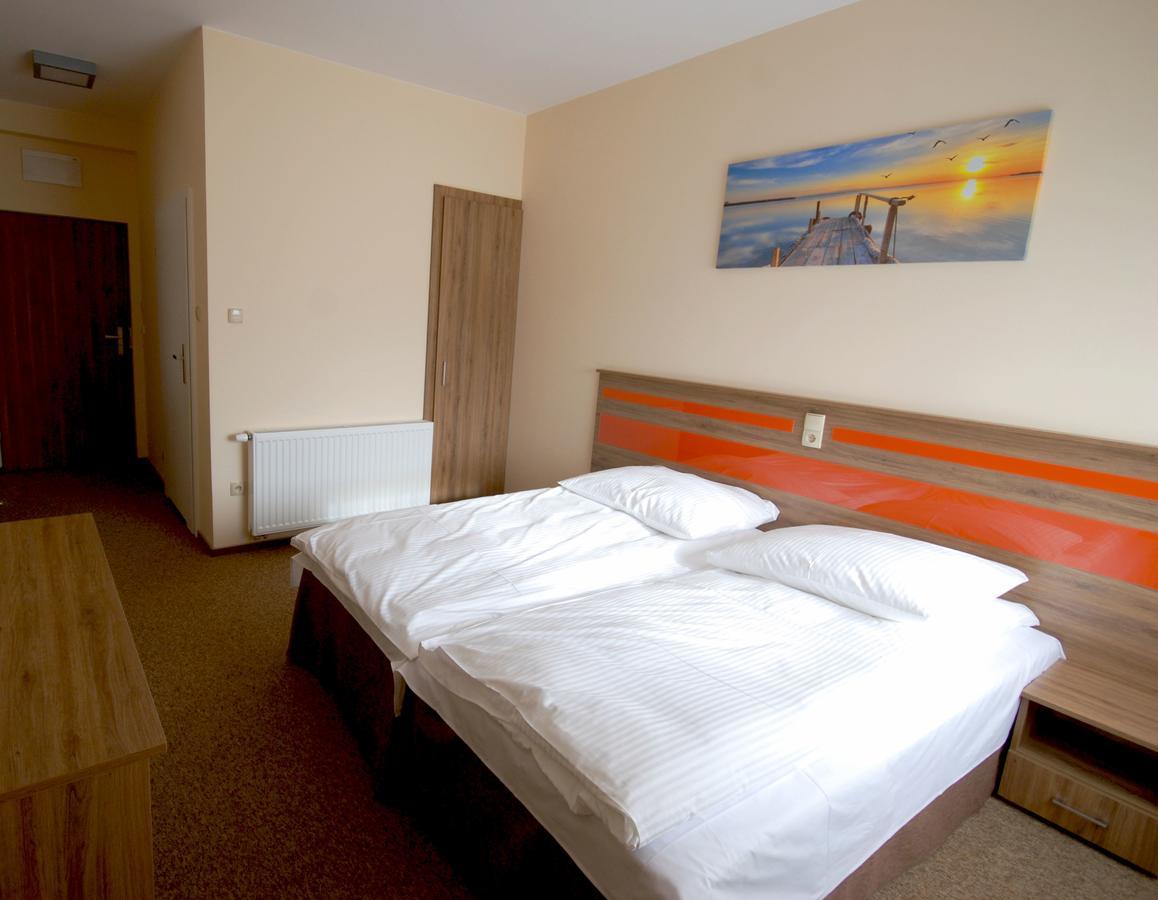Hotel - Restauracja "Sloneczna" Jarocin Dış mekan fotoğraf