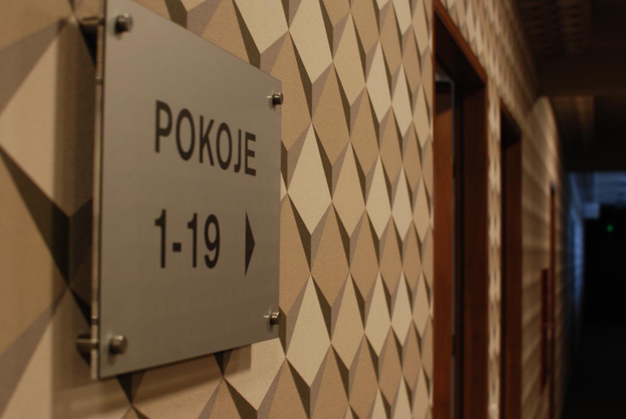 Hotel - Restauracja "Sloneczna" Jarocin Dış mekan fotoğraf