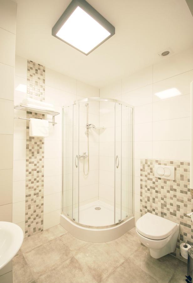 Hotel - Restauracja "Sloneczna" Jarocin Dış mekan fotoğraf