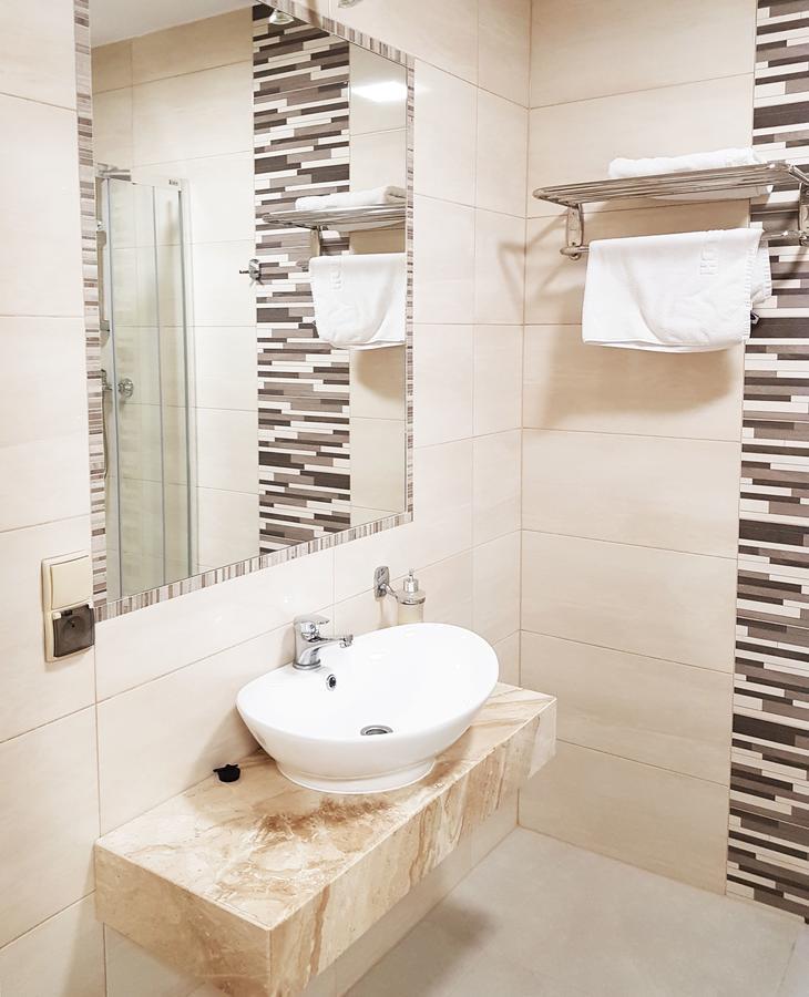 Hotel - Restauracja "Sloneczna" Jarocin Dış mekan fotoğraf