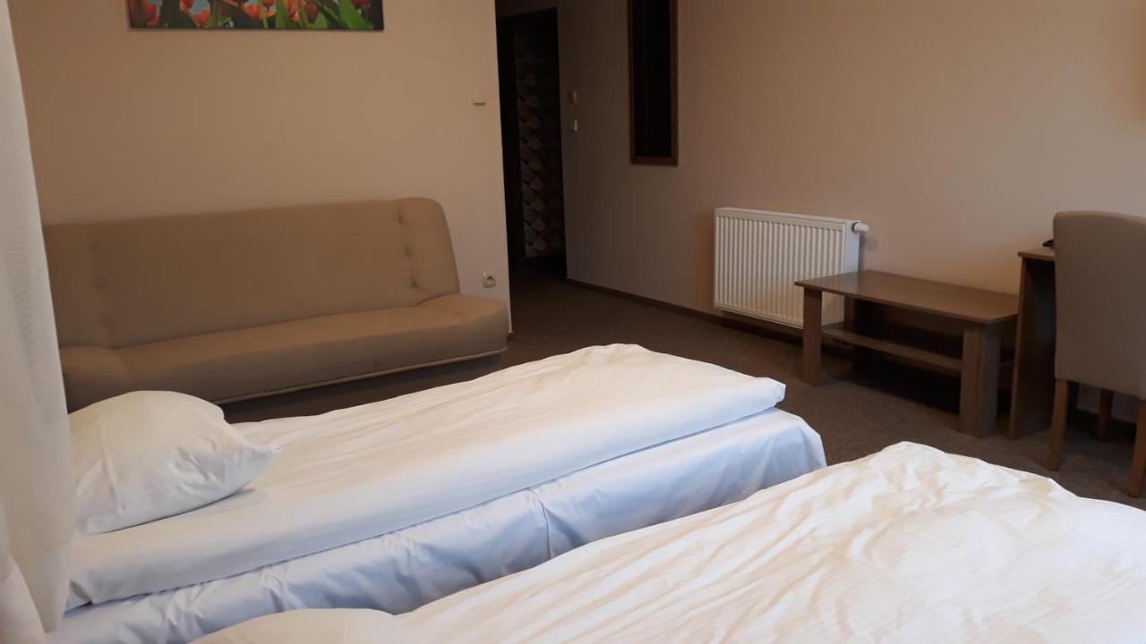 Hotel - Restauracja "Sloneczna" Jarocin Dış mekan fotoğraf